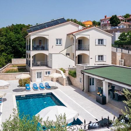 Villa Vires 라빈 외부 사진