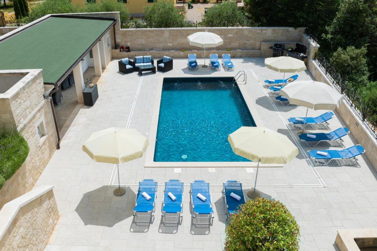 Villa Vires 라빈 외부 사진