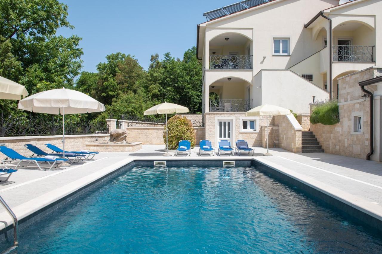 Villa Vires 라빈 외부 사진