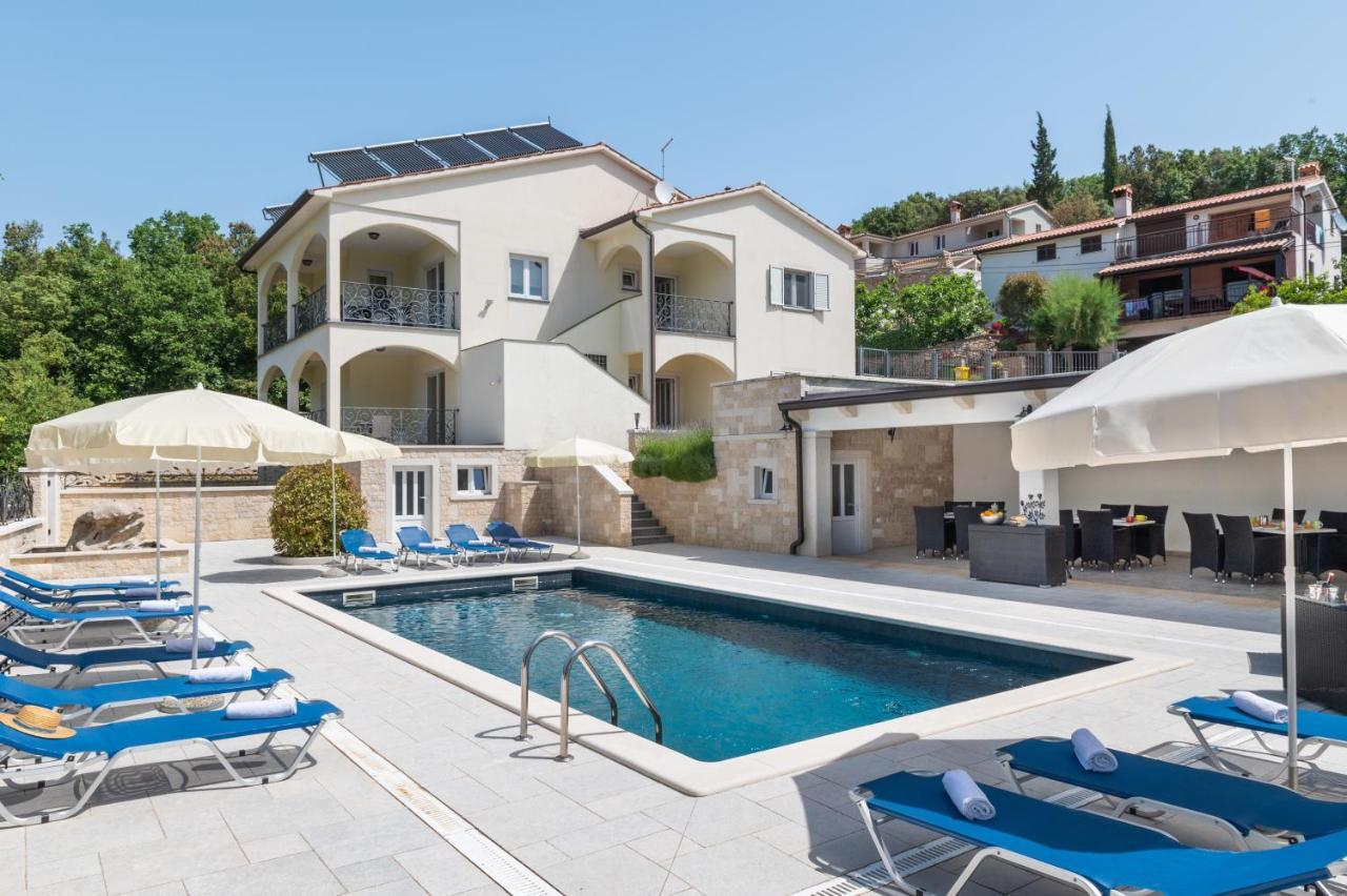 Villa Vires 라빈 외부 사진