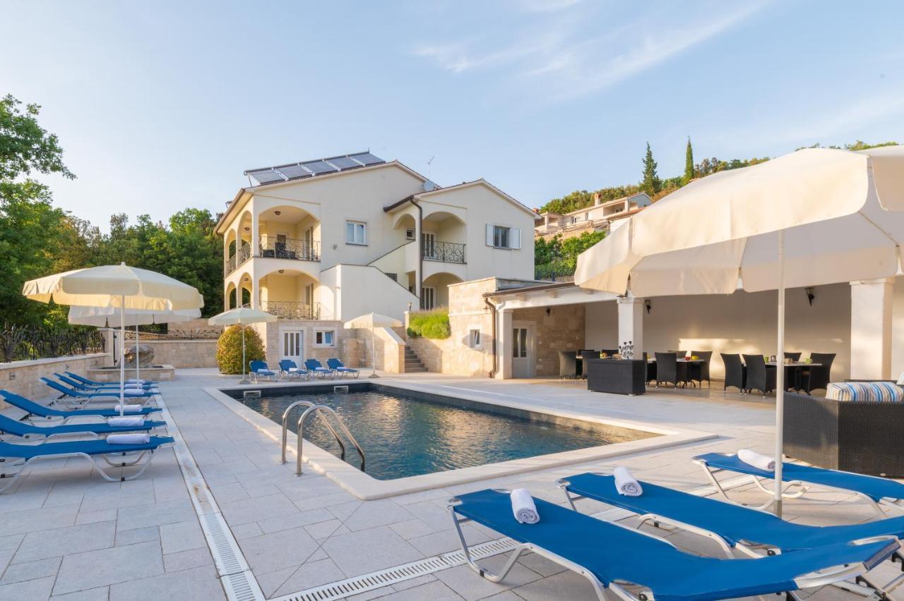Villa Vires 라빈 외부 사진