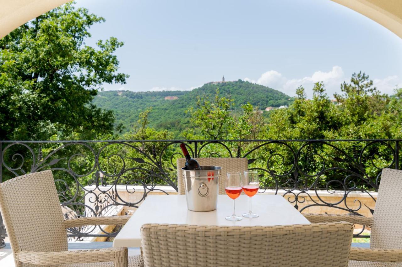 Villa Vires 라빈 외부 사진