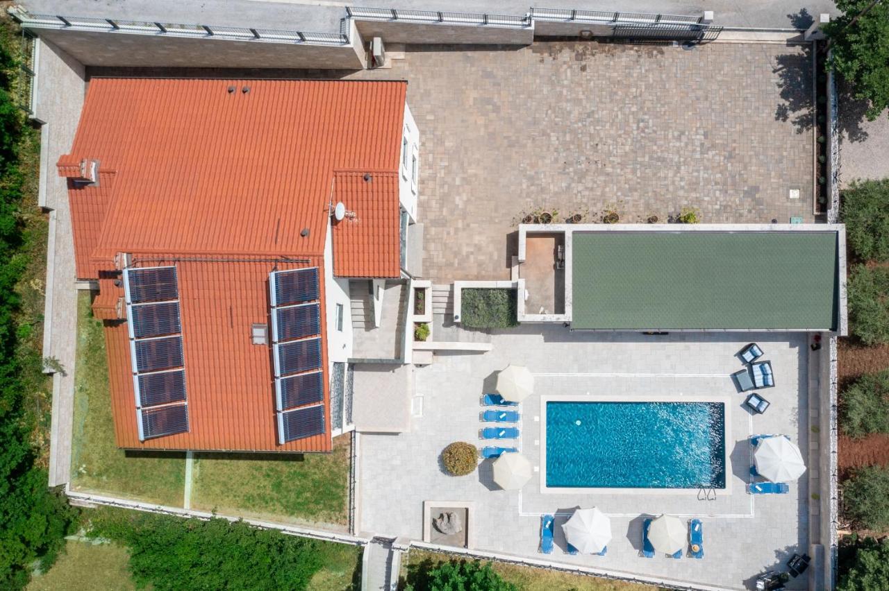Villa Vires 라빈 외부 사진